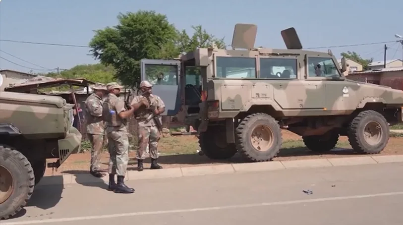 Police manhunt in South Africa